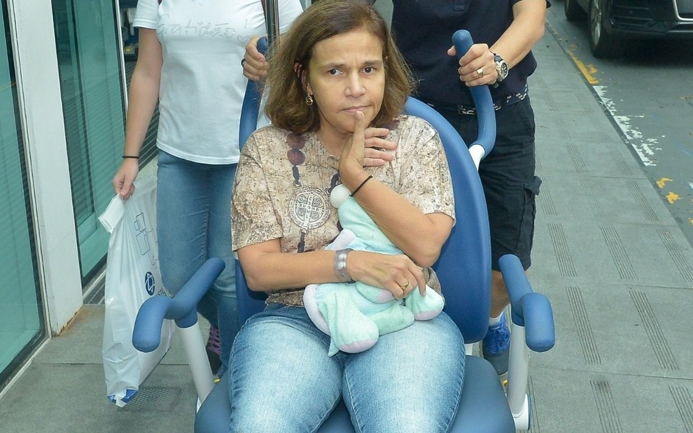 Claudia Rodrigues ao ter alta do Hospital Israelita Albert Einstein em fevereiro de 2020