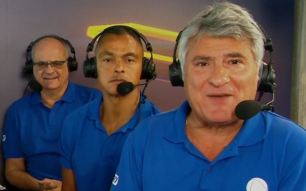  Cléber Machado transmitindo jogo do "Campeonato Paulista" na Record (Foto Reprodução/Internet)