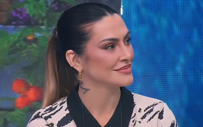 Imagem de Cleo durante participação no Faustão na Band