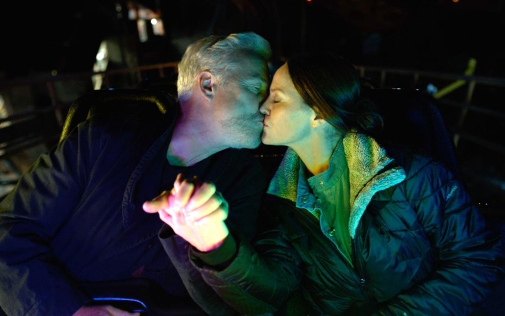 William Petersen e Jorja Fox em cena da série CSI: Vegas