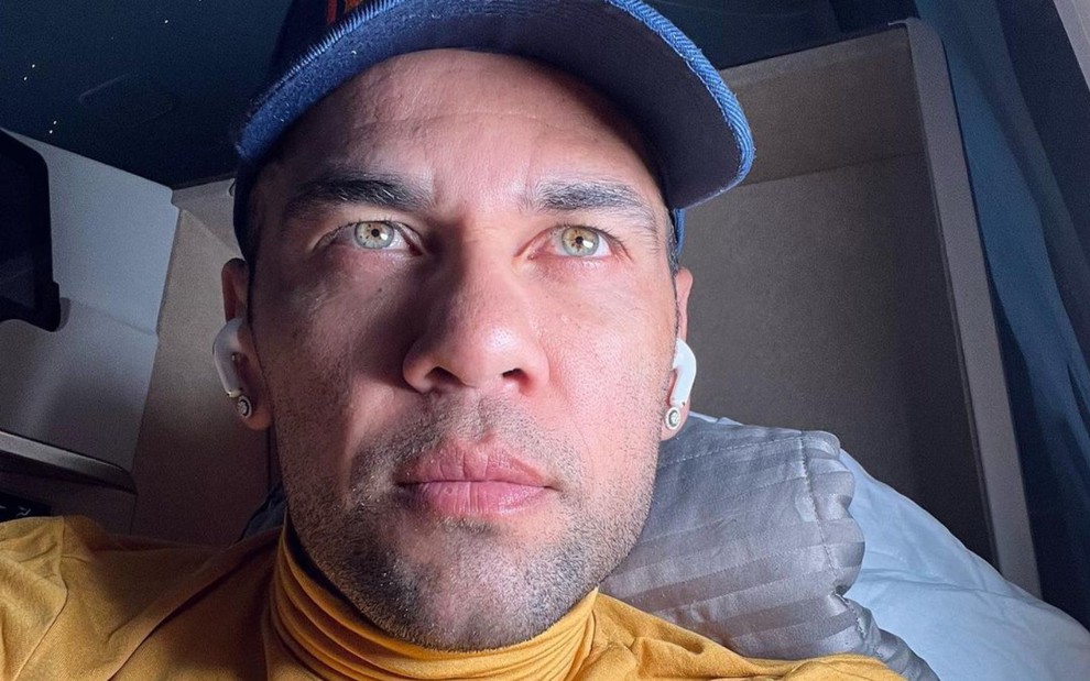 Daniel Alves em selfie nas redes sociais