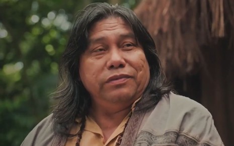 Daniel Munduruku em cena da novela Terra e Paixão