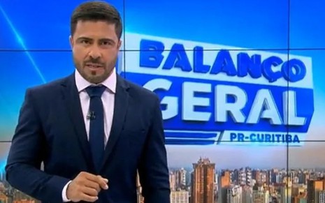 Daniel Santos apresenta o programa Balanço Geral PR-Curitiba
