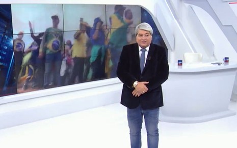 José Luiz Datena enquanto apresenta o programa Brasil Urgente