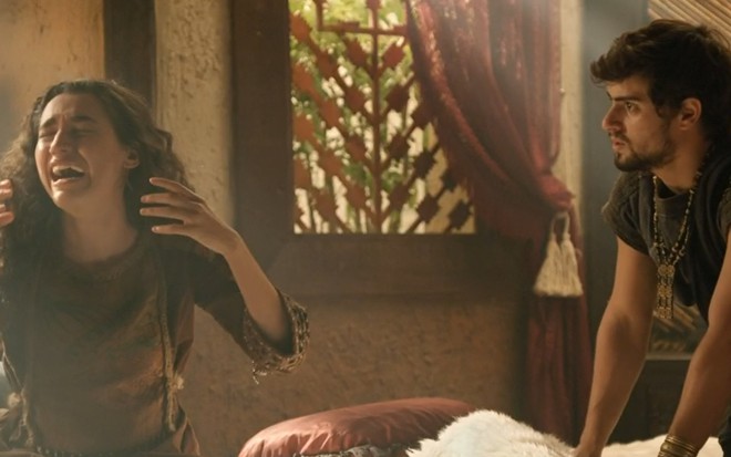 Giovanna Coimbra e Marcelo Filho em cena da novela Gênesis