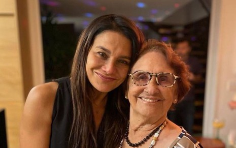 Foto de Dira Paes com a mãe, Flor Paes