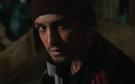Gabriel Leone em cena da terceira e última temporada de Dom