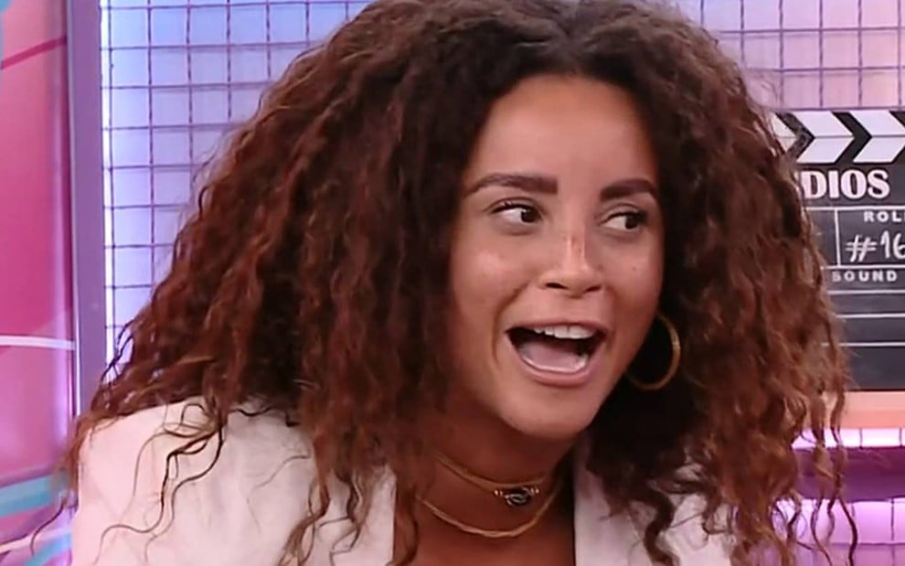 Foto de Domitila Barros sorrindo