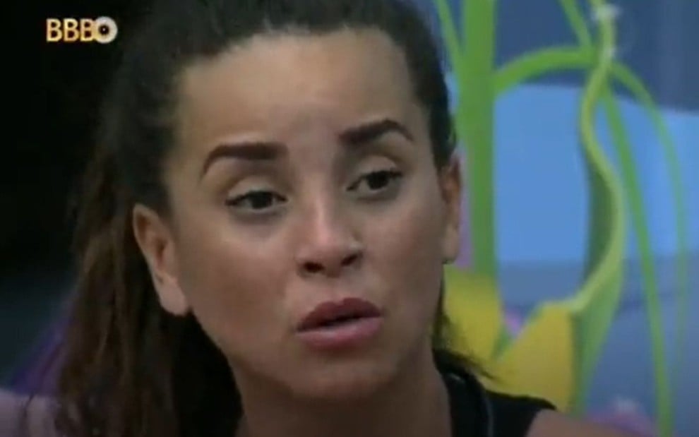 Domitila está com expressão triste no quarto fundo do mar do BBB 23