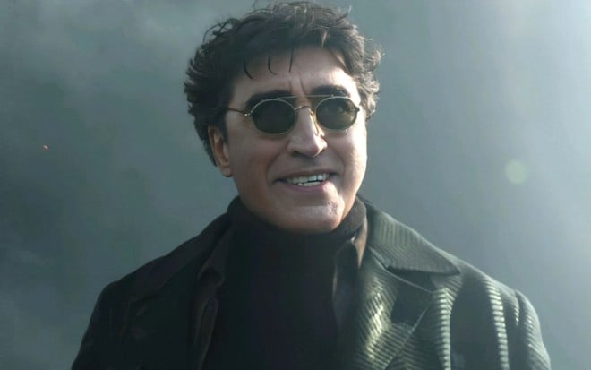 Doutor Octopus (Alfred Molina) sorri em cena do filme Homem-Aranha 3: Sem Volta para Casa