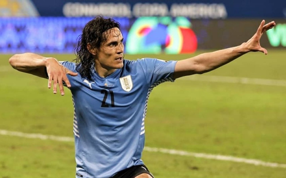 Imagem de Edinson Cavani durante jogo do Uruguai na Copa América