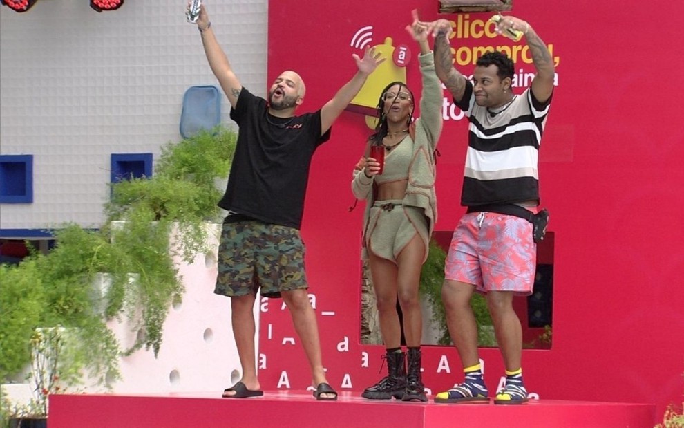 Projota, Karol Conká e Nego Di comemoram em festa patrocinada no BBB21