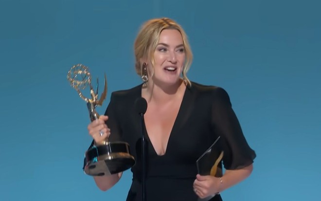 Kate Winslet durante a cerimônia do Emmy 2021