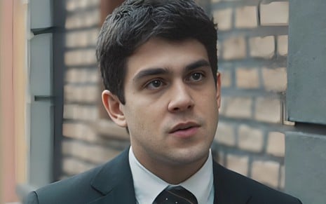 Daniel Rangel como Júlio em cena de Amor Perfeito, na Globo