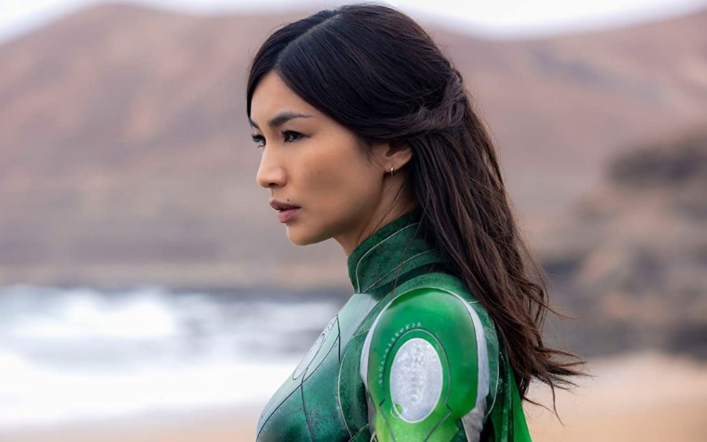 Gemma Chan como Sersi em cena do filme Eternos