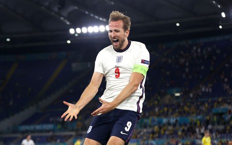 Harry Kane dá um salto enquanto comemora gol da Inglaterra na Eurocopa