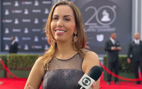 Evelyn Rodrigues com um vestido no Latin Grammy de 2022