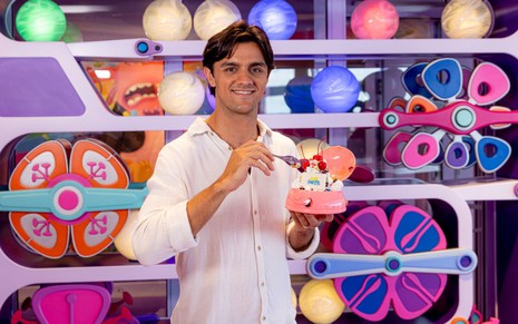 Felipe Simas a bordo do navio Disney Wish