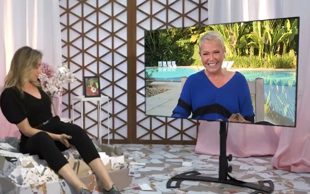 Xuxa surge em televisão durante entrevista com Fernanda Gentil no programa Se Joga