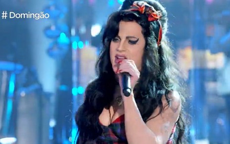 Fiuk cantando como Amy Winehouse no Show dos Famosos, da Globo, neste domingo (5)