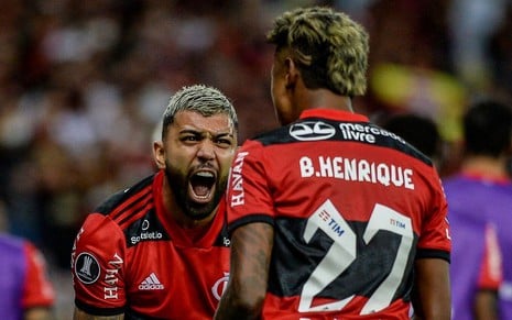 Gabibol e Bruno Henrique vibram com gol do Flamengo no Maracanã na semifinal da Libertadores