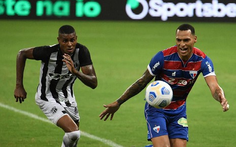 Clebão e Tite, do Ceará e Fortaleza, disputam bola no clássico Ceará x Fortaleza pelo Campeonato Brasileiro
