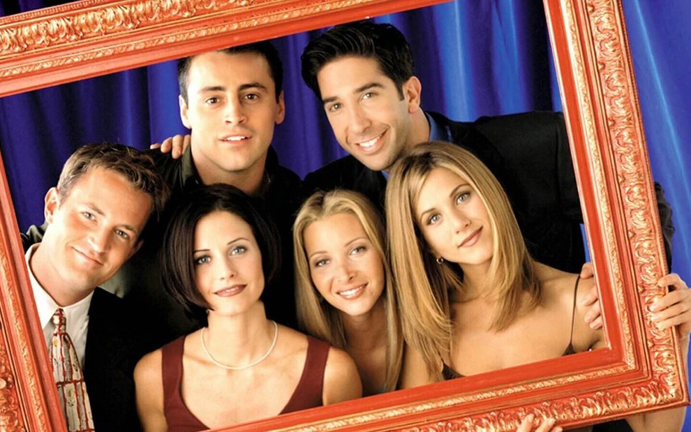 Jennifer Aniston, Courteney Cox, Lisa Kudrow, Matt LeBlanc, Matthew Perry e David Schwimmer posam para uma foto de divulgação de Friends, nos anos 1990