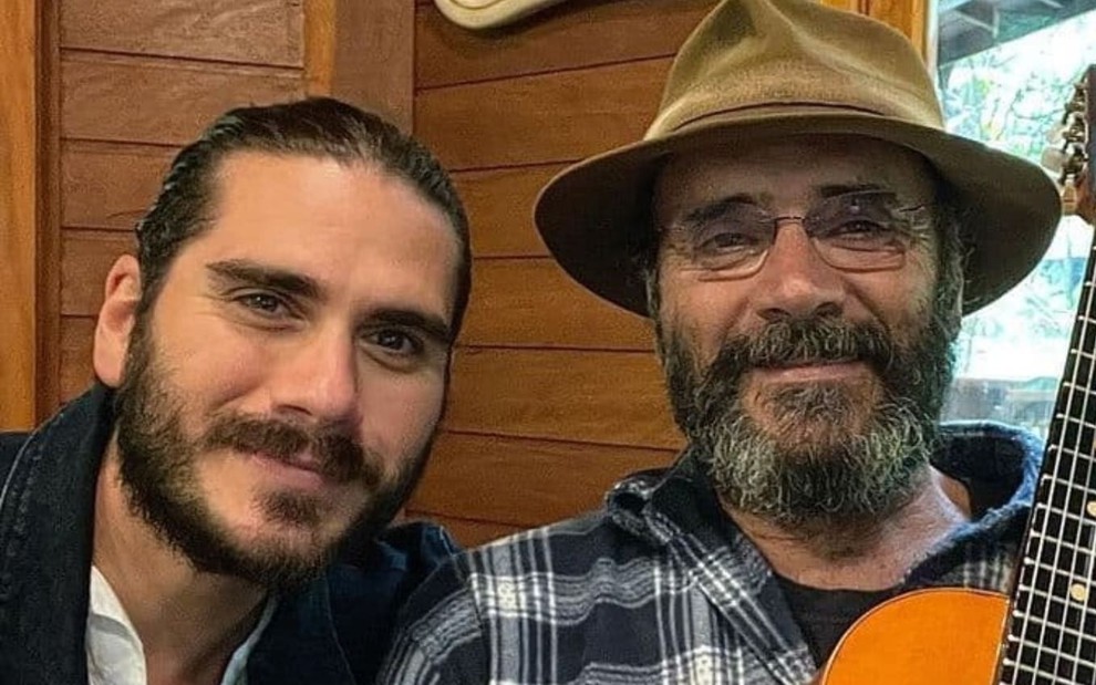 Almir Sater e Gabriel, pai e filho na vida real, emocionam público