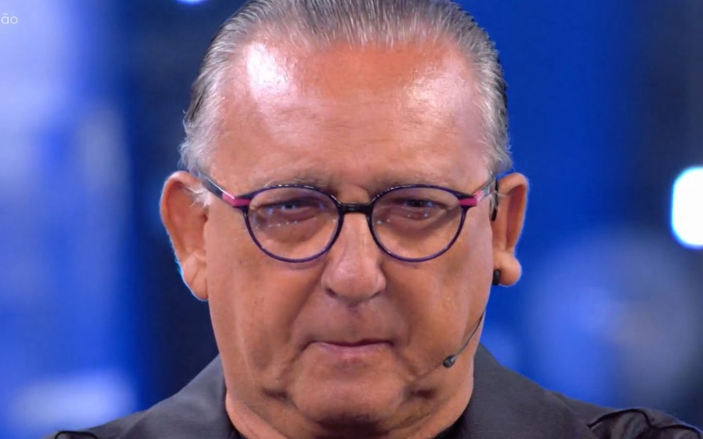 Galvão Bueno chorando durante o Domingão com Huck, da Globo