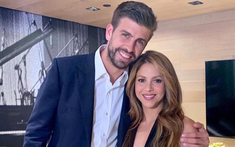 Imagem de Pique (à esq.) e Shakira abraçados