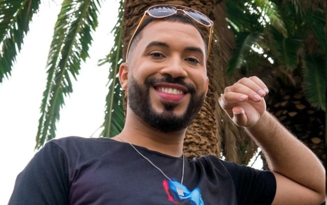 Gil do Vigor sorridente em foto publicada no Instagram