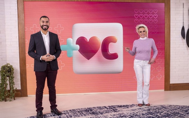 O economista Gil do Vigor no palco do programa Mais Você, da Ana Maria Braga, nos estúdios Globo