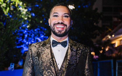 Gil do Vigor sorrindo durante o Baile da Vogue