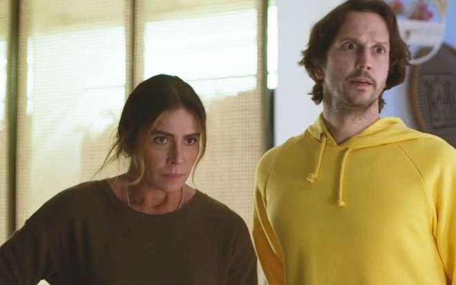 Atores Giovanna Antonelli e Vladimir Brichta surgem lado a lado em cena de Quanto Mais Vida, Melhor
