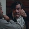 Matias (Antonio Calloni) ameaça dar um soco em Leônidas (Eriberto Leão) em cena de Além da Ilusão, novela das seis da Globo