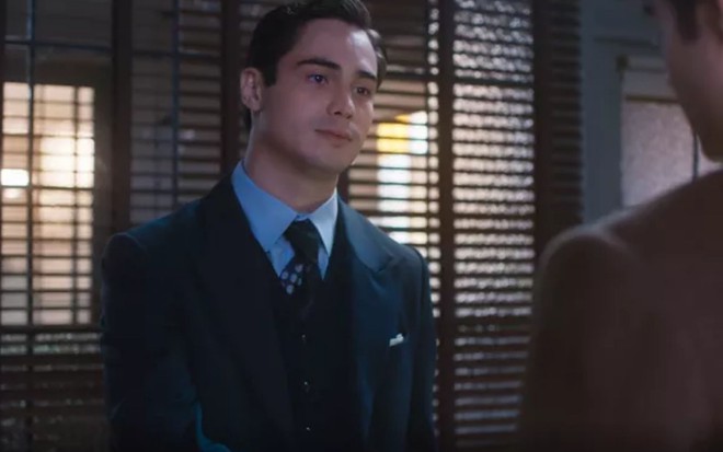 Joaquim (Danilo Mesquita) em cena de Além da Ilusão