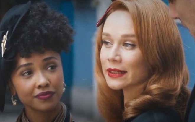 Kênia Bárbara contracena com Mariana Ximenes em Amor Perfeito: elas estão caracterizadas como suas respectivas personagens