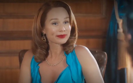 A atriz Mariana Ximenes caracterizada como Gilda em cena de Amor Perfeito