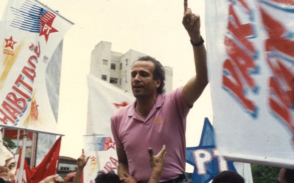 Foto de arquivo do prefeito Celso Daniel em campanha eleitoral em Santo André nos anos 1990