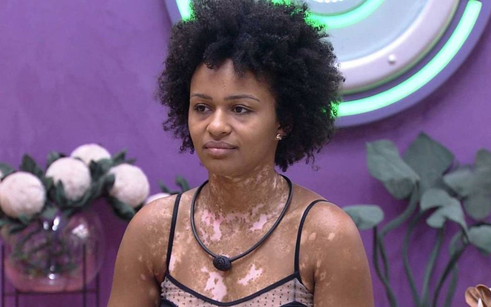 Natália Deodato tem expressão de tédio na casa do BBB 22