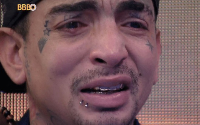 Foto de MC Guimê chorando no BBB 23