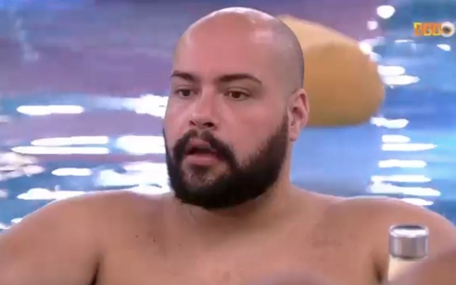 Imagem de Tiago Abravanel na piscina do BBB 22