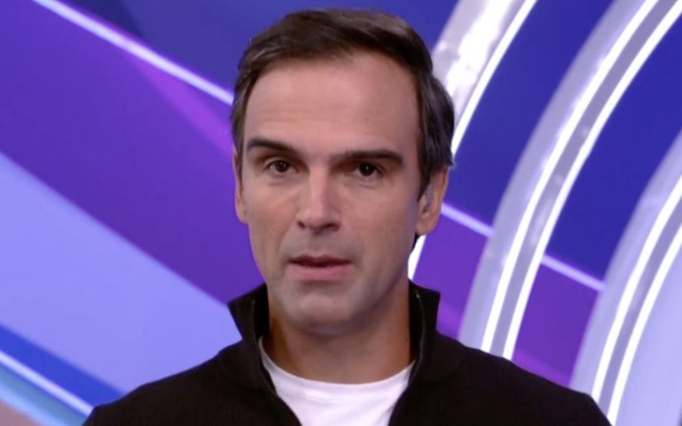 O apresentador Tadeu Schmidt no Big Brother Brasil 22 na noite de quarta-feira (19) na Globo