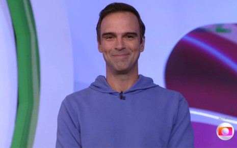O apresentador Tadeu Schmidt no Big Brother Brasil 22 na noite de terça-feira (25) na Globo