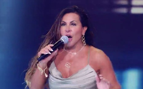 A cantora Gretchen no palco do programa Caldeirão, da Globo, em que ela aparece cantando