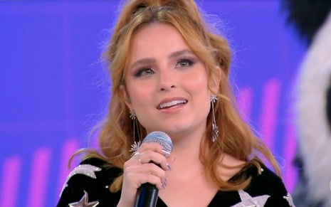 A atriz Larissa Manoela no palco do Caldeirão