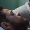 Ítalo (Paulo Lessa) está ao lado de Samuel (Alejandro Claveaux) em leito de hospital em Cara e Coragem