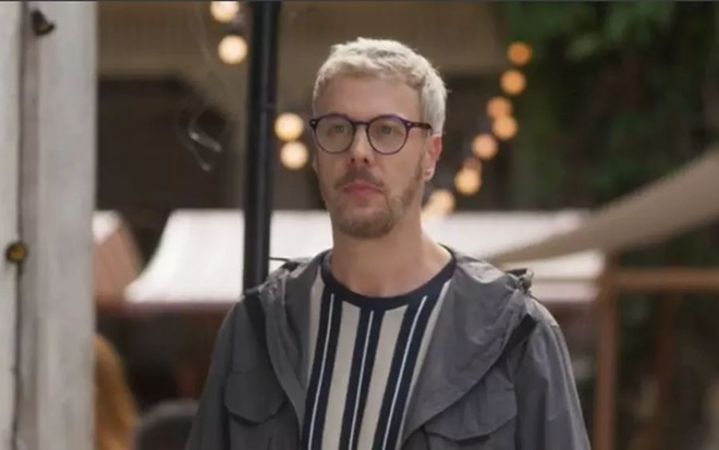 Jonathan (Guilherme Weber) em cena de Cara e Coragem, novela das sete da Globo