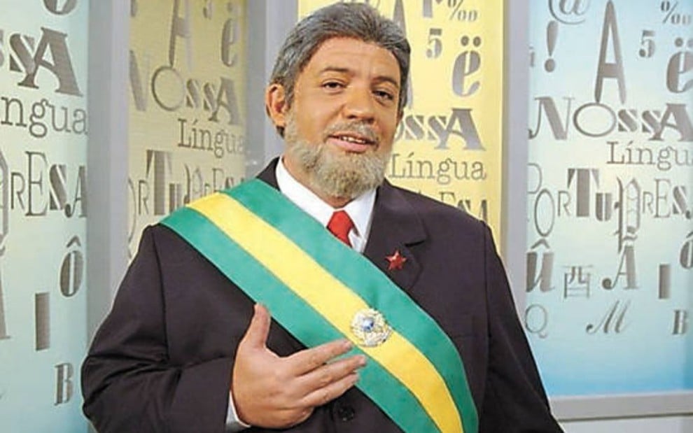 O humorista Cláudio Besserman Viana, o Bussunda, caracterizado como o ex-presidente Luiz Inácio Lula da Silva, o Lula, em esquete do Casseta & Planeta, Urgente!, da Globo