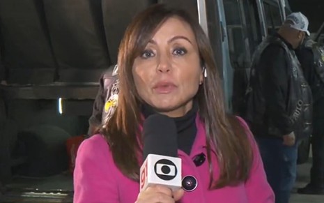 Foto de Elaine Bast como repórter da Globo; ela pediu demissão